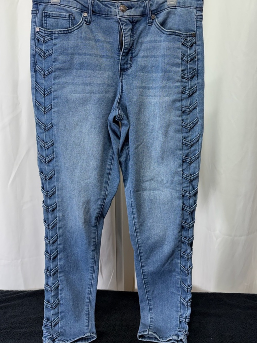 sofia by sofia vergara Medium Blue Braided-Side Skinny Jeans 2361